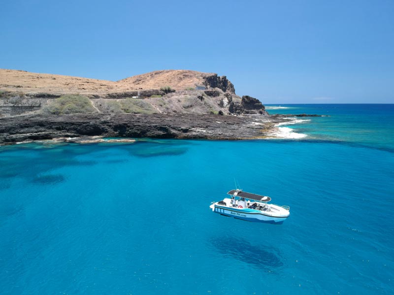 Sortie bateau. K'Osez, centre de langues à Saint-Pierre de la Réunion. Apprentissage de l'anglais, l'espagnol, l'allemand, le portugais, l’italien, le créole, le malgache et la LSF à en présentiel ou en visio. K'Osez propose des formations certifiantes, des cours individuels et collectifs, des ateliers et stages enfants et adolescents, des immersions linguistiques selon la philosophie Blossom, méthode d'apprentissage à base de psychologie positive